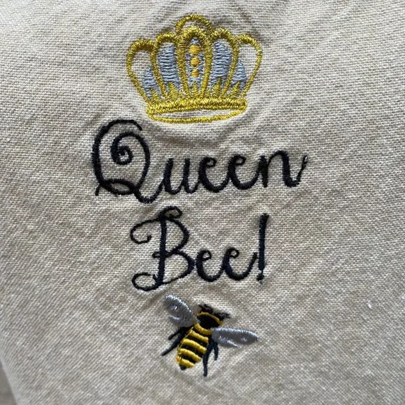 DII Queen Bee Ruffle Apron - Picture 2 of 6